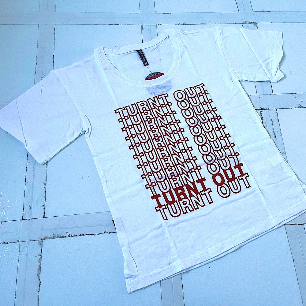 TURNT OUT slogan T-shirt